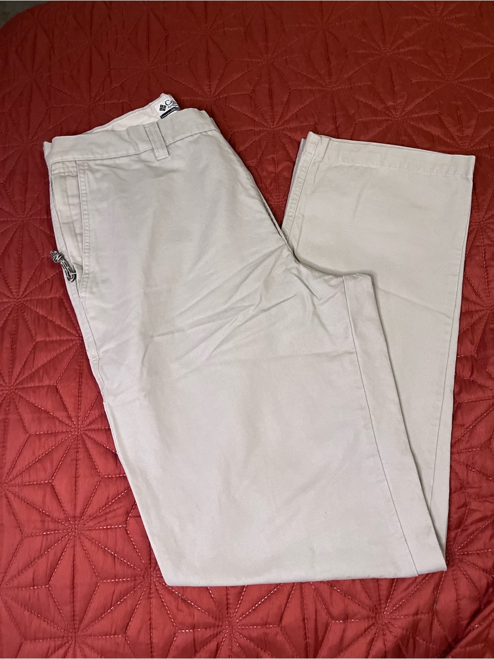 Men's 33 Cargo and zip pocket khaki Pants- light beige NWT